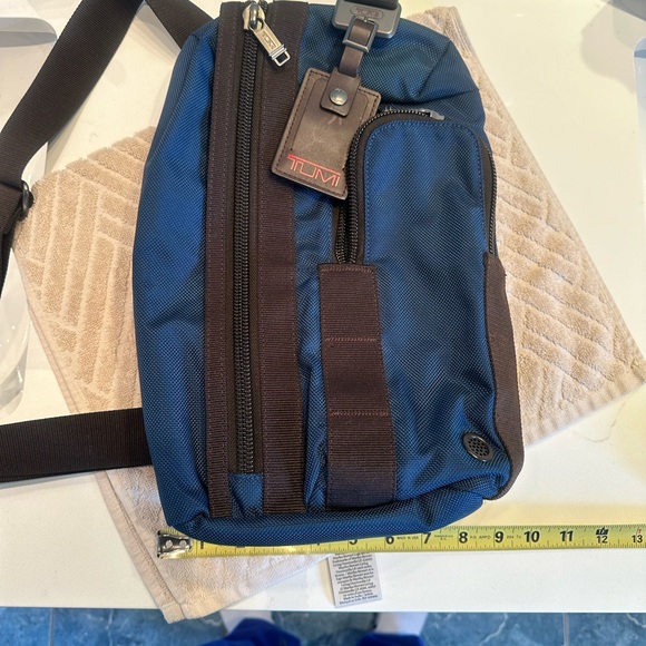 Tumi Alpha Bravo Sling - Used - Picture 3 of 11